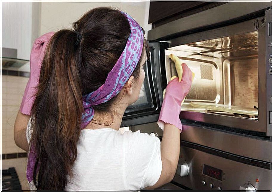 Wash the microwave to avoid bad kitchen smells