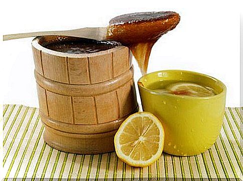 The infusion of honey and lemon helps fight uric acid.