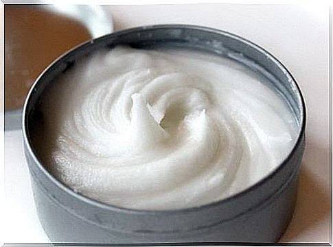 Make a natural deodorant with cornstarch 