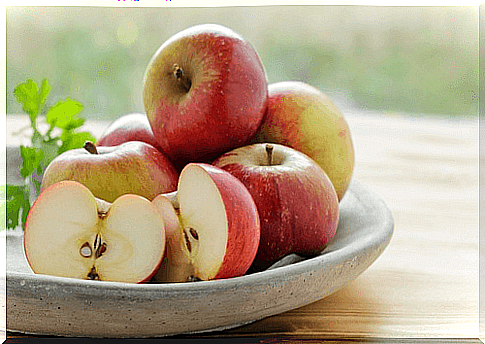 The apple against inflammation of the gums.