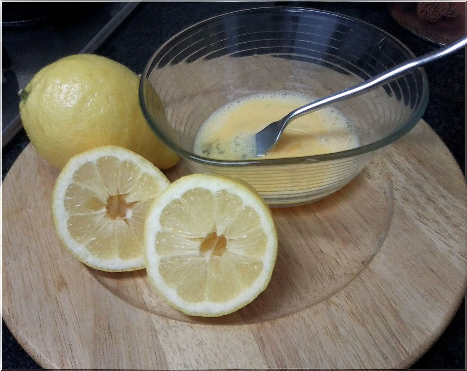 Preparation of the lemon pie.