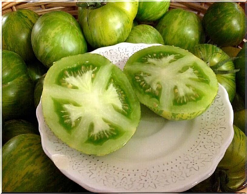 fight cold sores with 5 natural treatments: green tomatoes