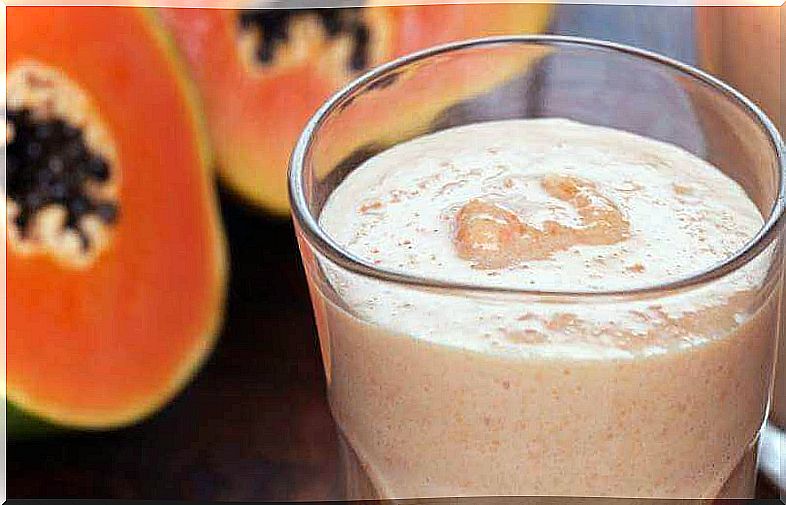 cleansing smoothies: papaya and chia seeds